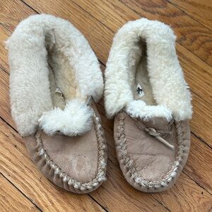 LL BEAN wicked good Shearling Lined Moccasin Slippers SIZE 6 women’s